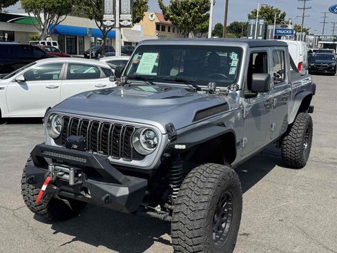 Used 2020 Jeep Gladiator Sport w/ Quick Order Package 24S AWD/4WD image 2