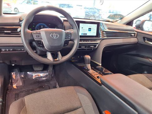 Used 2025 Toyota Camry LE image 9