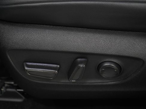 Used 2024 Toyota Highlander XLE AWD/4WD image 25