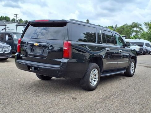Used 2019 Chevrolet Suburban LT image 5
