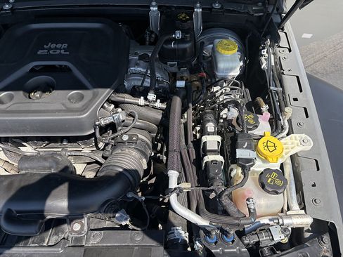 Used 2019 Jeep Wrangler Sport AWD/4WD image 32