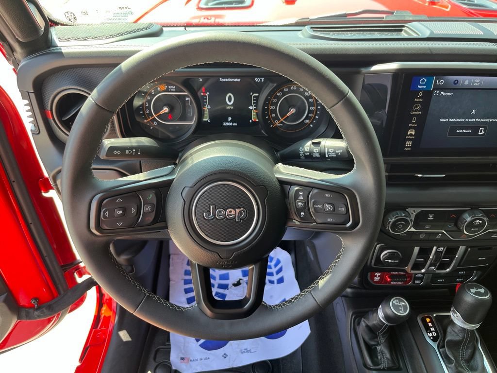 Used 2025 Jeep Wrangler Unlimited Rubicon AWD/4WD image 9