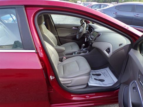 Used 2017 Chevrolet Cruze LT image 22
