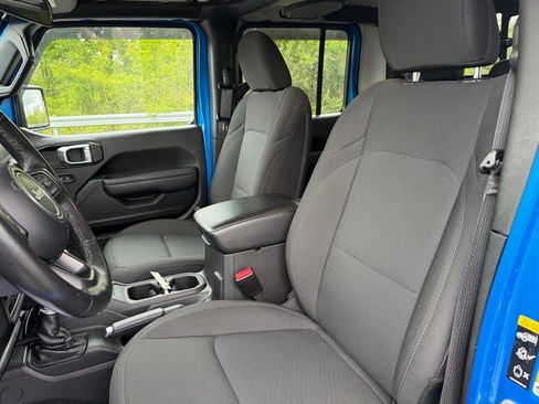 Used 2022 Jeep Gladiator Sport AWD/4WD image 9