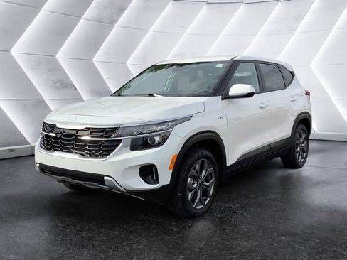 Used 2025 Kia Seltos LX AWD/4WD image 3