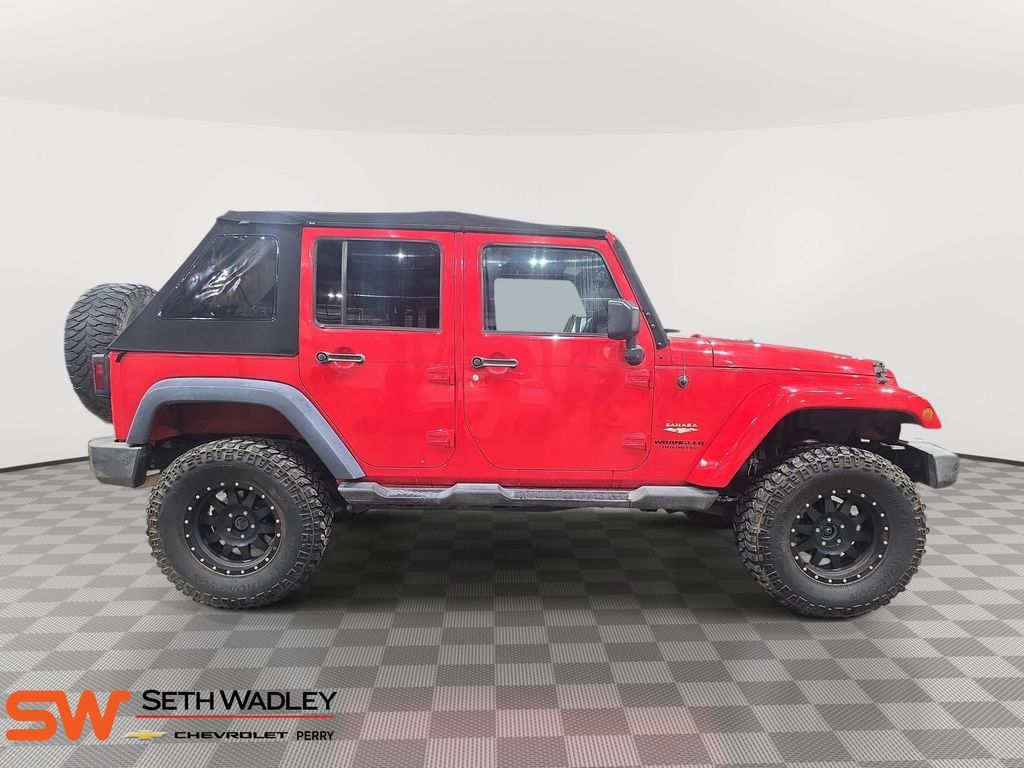 Used 2015 Jeep Wrangler Unlimited Sahara w/ Connectivity Group AWD/4WD image 8