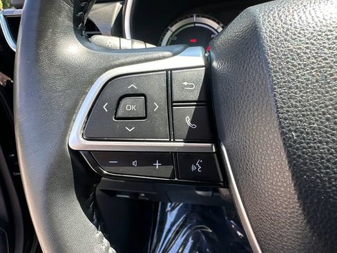 Used 2022 Toyota Highlander XLE AWD/4WD image 32