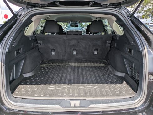 Used 2024 Subaru Outback Premium AWD/4WD image 9