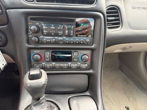 Used 1998 Chevrolet Corvette Coupe RWD image 24
