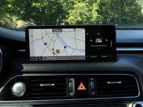 Used 2023 Genesis G70 2.0T image 21