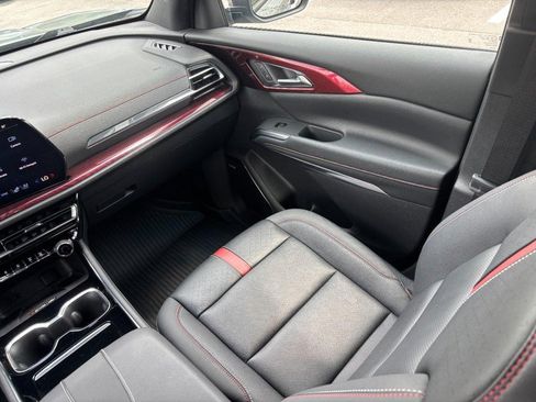 Used 2026 Chevrolet Traverse RS w/ LPO, Floor Liner Package FWD image 15