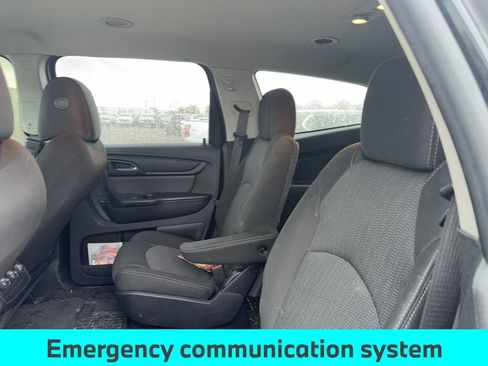 Used 2017 Chevrolet Traverse LT w/ Style and Technology Package FWD image 9