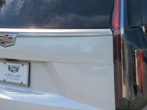 Used 2021 Cadillac Escalade Premium Luxury image 22