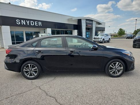 Used 2022 Kia Forte LXS w/ LXS Technology Package FWD image 2