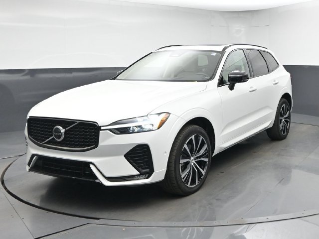 Used 2024 Volvo XC60 B5 Plus AWD/4WD image 3
