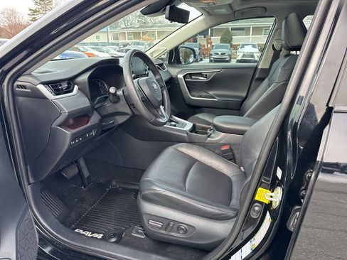 Used 2019 Toyota RAV4 Limited image 9