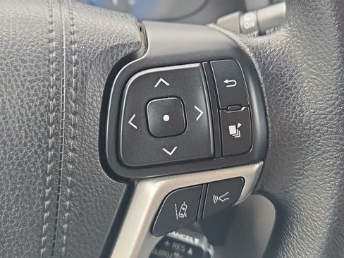 Used 2018 Toyota Sienna LE FWD image 24