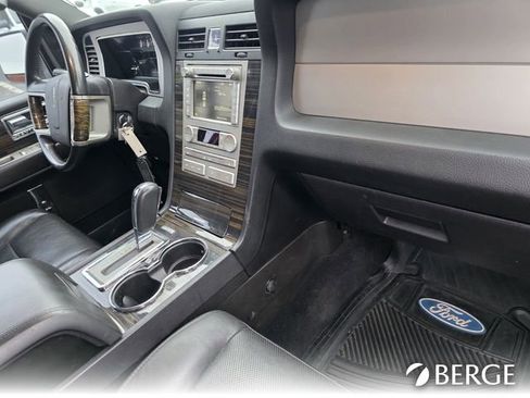 Used 2010 Lincoln Navigator 2WD image 32