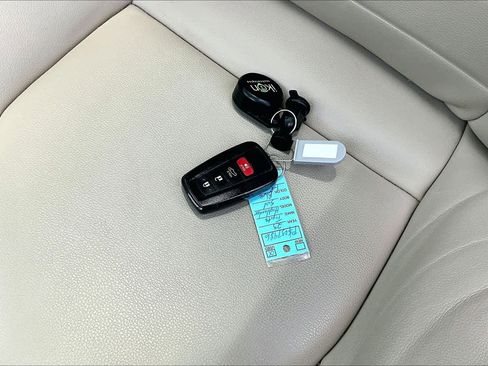 Used 2023 Toyota Highlander XLE FWD image 15