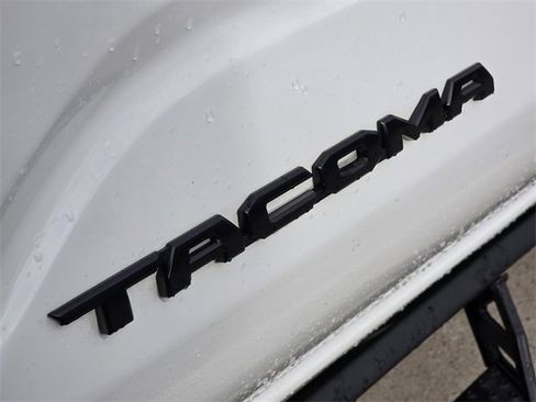 Certified 2025 Toyota Tacoma TRD Off-Road image 7