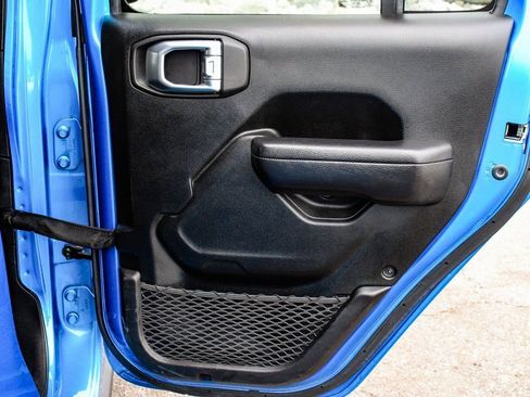 Used 2022 Jeep Gladiator Willys image 11