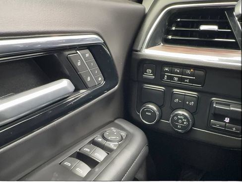 Used 2025 Chevrolet Tahoe LT w/ Comfort Package RWD image 45