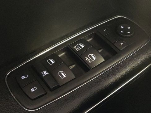 Used 2014 Chrysler 300 RWD image 26