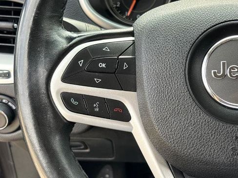 Used 2017 Jeep Cherokee Trailhawk w/ Comfort/Convenience Group AWD/4WD image 18