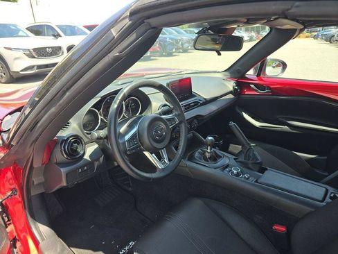 Certified 2022 MAZDA MX-5 Miata Club RWD image 17