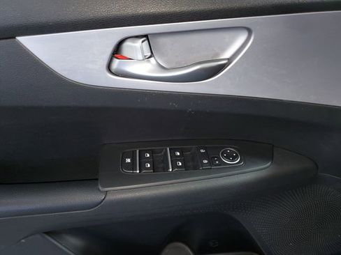 Used 2022 Kia Forte LXS image 22