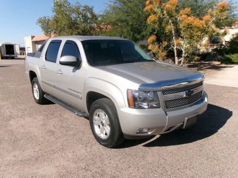 Used 2009 Chevrolet Avalanche LT w/ Suspension Package, Off-Road image 5