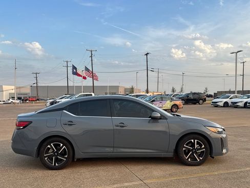 Used 2024 Nissan Sentra SV FWD image 27