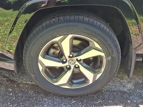 Used 2022 Toyota RAV4 SE AWD/4WD image 3