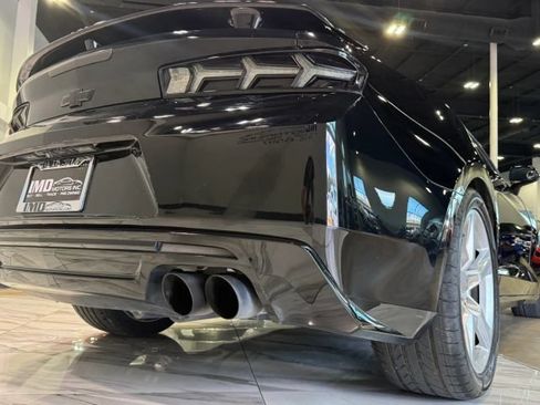 Used 2018 Chevrolet Camaro SS RWD image 9