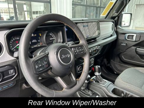 Used 2024 Jeep Wrangler Unlimited w/ Convenience Group image 34