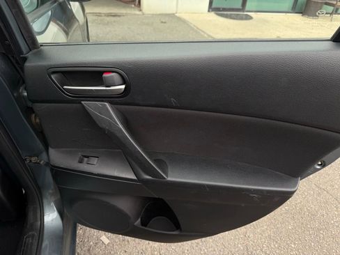 Used 2013 MAZDA MAZDA3 i Touring image 19