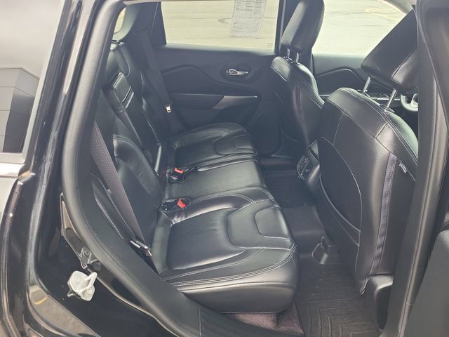 Used 2019 Jeep Cherokee Latitude w/ Popular Appearance Group AWD/4WD image 16