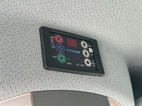 Used 2016 Mercedes-Benz Sprinter 2500 image 25