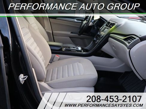 Used 2017 Ford Fusion SE image 19