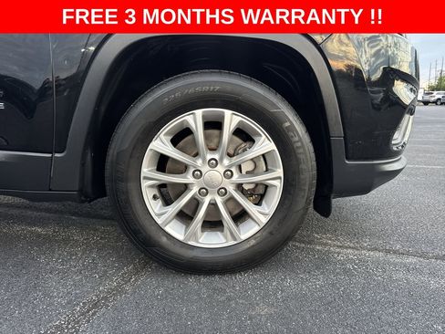 Used 2019 Jeep Cherokee Latitude w/ Popular Appearance Group AWD/4WD image 10