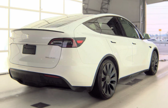 Used 2023 Tesla Model Y Performance AWD/4WD image 2