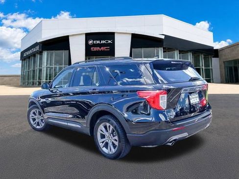 Used 2022 Ford Explorer XLT w/ Equipment Group 202A AWD/4WD image 6
