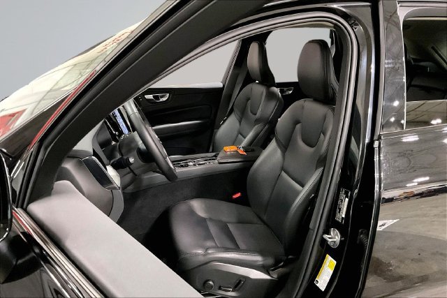 Certified 2025 Volvo XC60 B5 Core w/ Climate Package AWD/4WD image 28