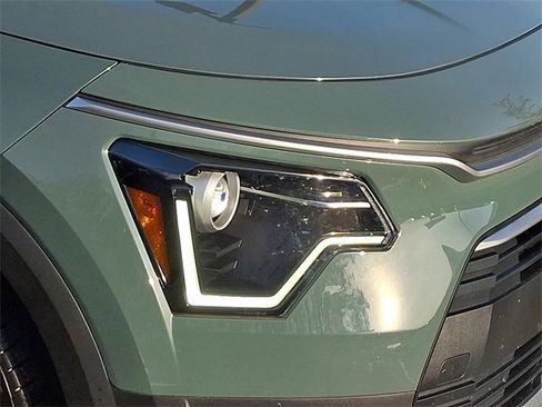 Certified 2023 Kia Niro EX image 9