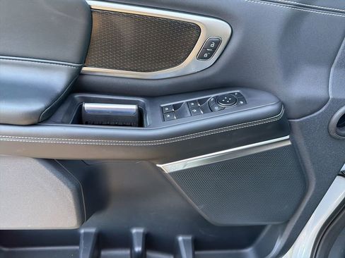 Used 2025 Ford Expedition Platinum w/ Stealth Appearance Package image 11