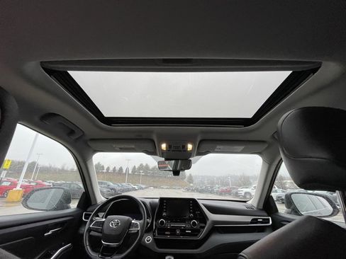 Used 2021 Toyota Highlander XLE image 26