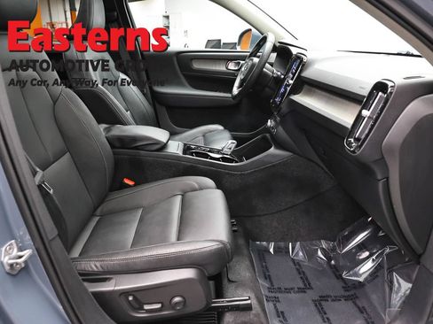 Used 2021 Volvo XC40 T4 Inscription FWD image 24