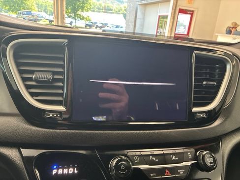 Used 2025 Chrysler Pacifica Select FWD image 47