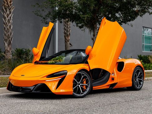 Used 2026 McLaren Artura Vision image 9