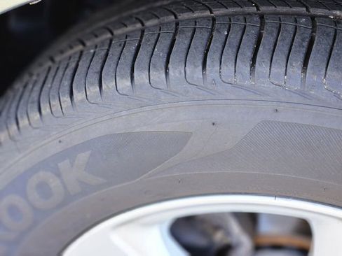 Used 2020 Toyota Sienna L image 11